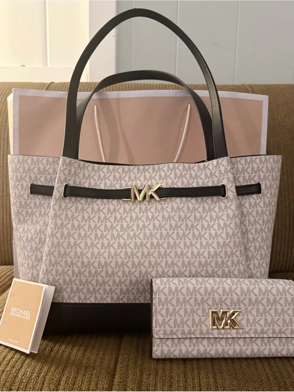 Authentic Michael Kors Reed Large Belted Tote with Matching Wallet Set